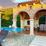 Carolus-luxurious Istrian