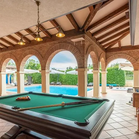 Carolus-luxurious Istrian