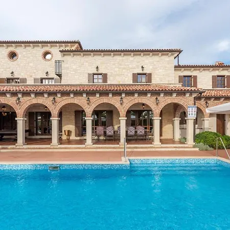 Carolus-luxurious Istrian Barat (Porec)