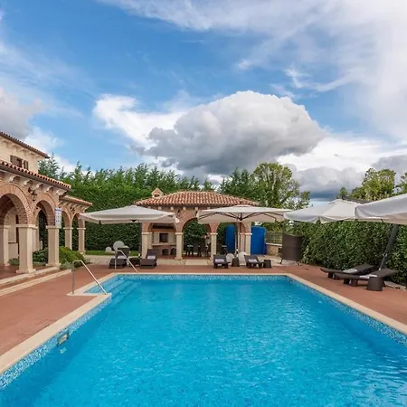 Carolus-luxurious Istrian Barat (Porec)