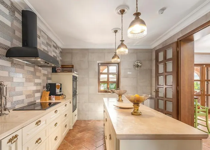 Carolus-luxurious Istrian