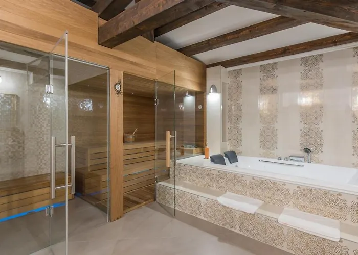 Carolus-luxurious Istrian
