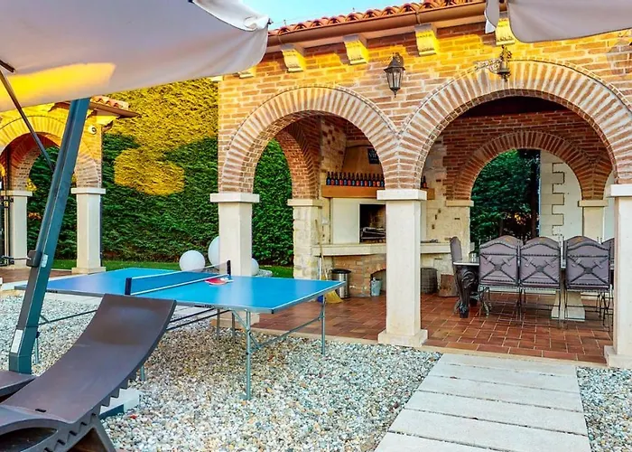 Carolus-luxurious Istrian