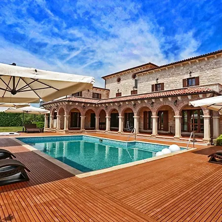 Carolus-luxurious Istrian Barat (Porec)