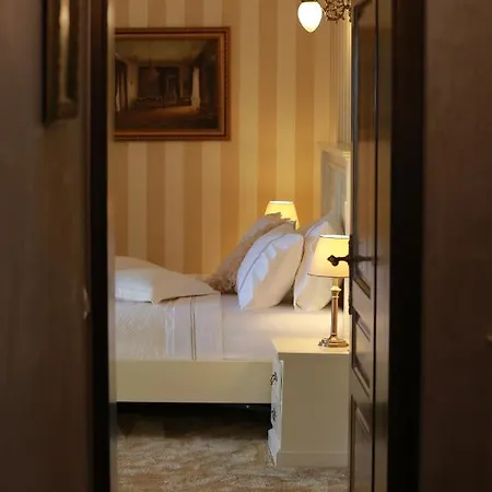 Carolus-luxurious Istrian