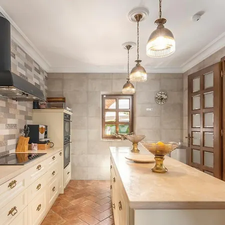 Carolus-luxurious Istrian