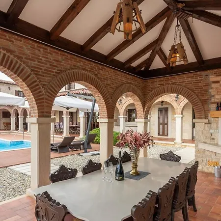 Carolus-luxurious Istrian Barat (Porec)