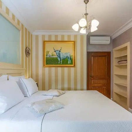 Carolus-luxurious Istrian