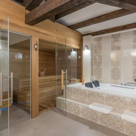 Carolus-luxurious Istrian