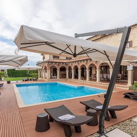 Carolus-luxurious Istrian فيلة
