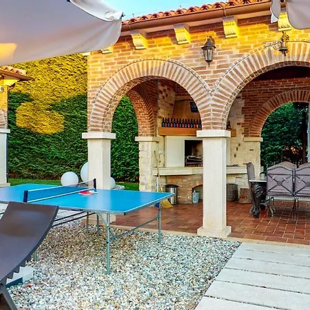 Carolus-luxurious Istrian