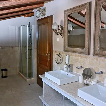 Carolus-luxurious Istrian