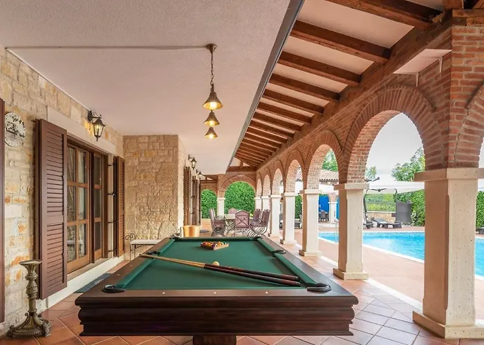 Carolus-luxurious Istrian Barat (Porec)